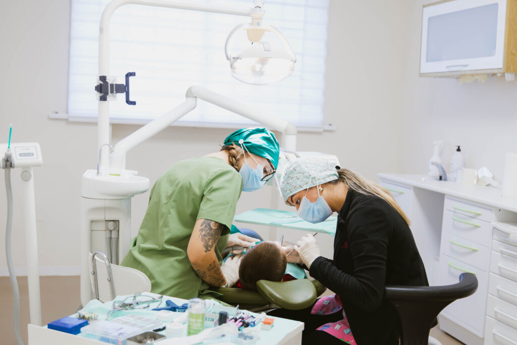 trattamenti studio dentistico per i più grandi e i più piccoli